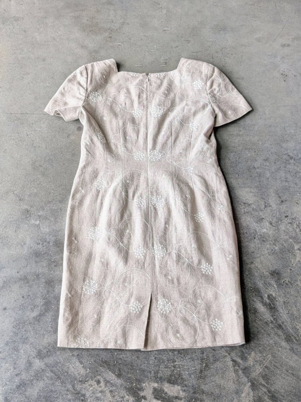 Vintage 90s Liz Claiborne Beige Linen Floral Embroidered Sheath Dress size 10 - Picture 9 of 9